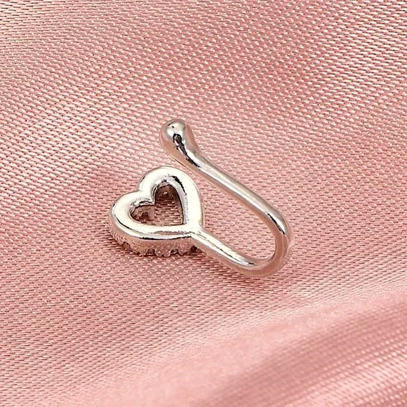 ⚜️𝟯𝟬%𝗢𝗙𝗙 𝗯𝘂𝗻𝗱𝗹𝗲𝘀 𝟯+⚜️ NEW CZ Heart Shaped Fake Nose Ring - Picture 6 of 9